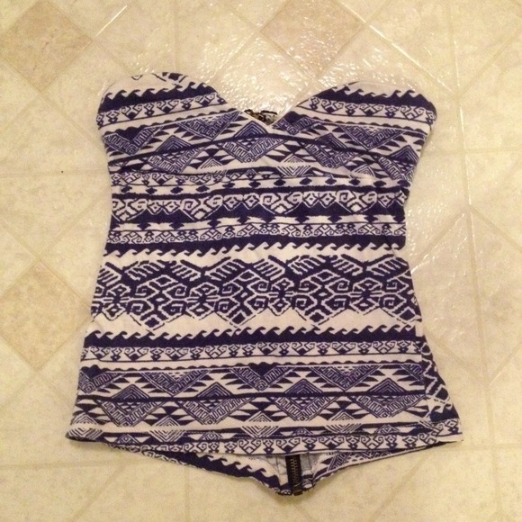 Sweetheart Zip Top