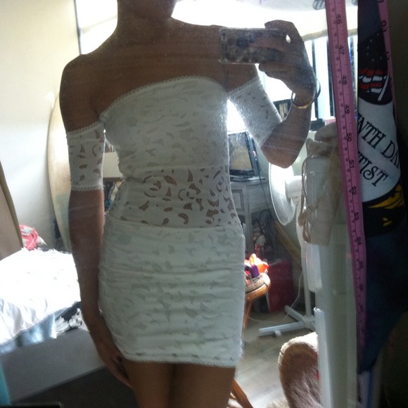 BUNDLED ✋White lace dress 💦 - Picture 3 of 4