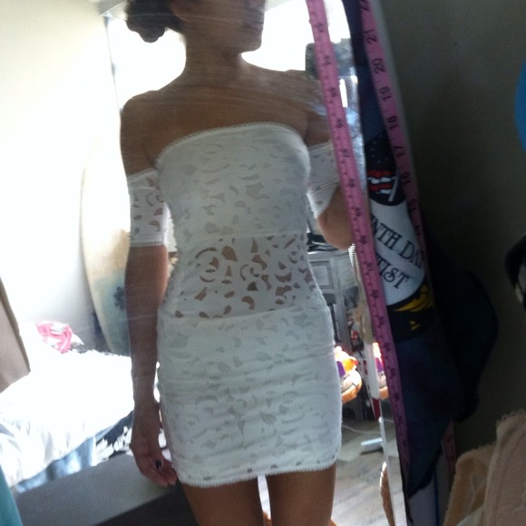 BUNDLED ✋White lace dress 💦 - Picture 4 of 4