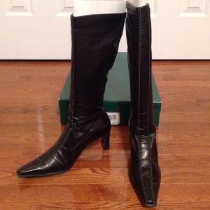 Black leather stretch boots- soft as buttah!