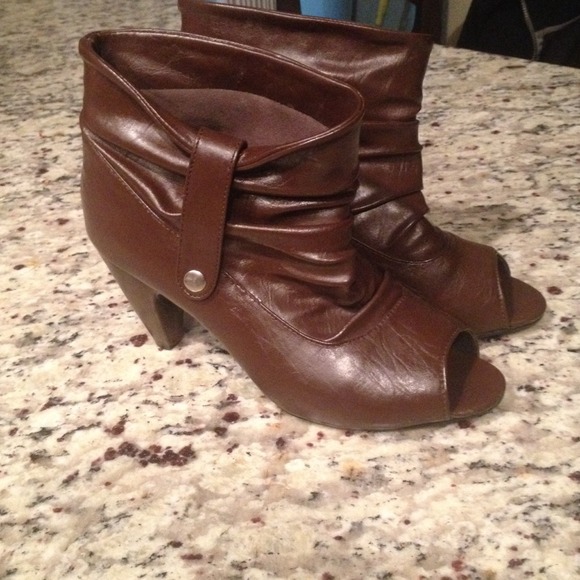 🔴SOLD🔴Crop brown booties/ boots - Picture 1 of 2
