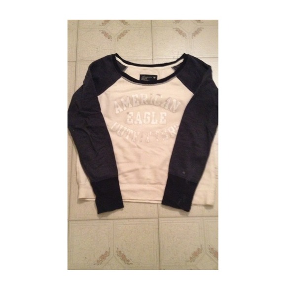 American Eagle pullover sweater