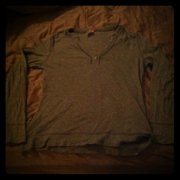 ⛔SOLD⛔North Face thin thermal NWOT