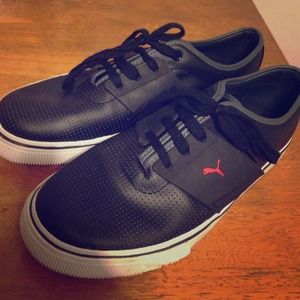 *RESERVED* Men's Puma shoes size 9.5