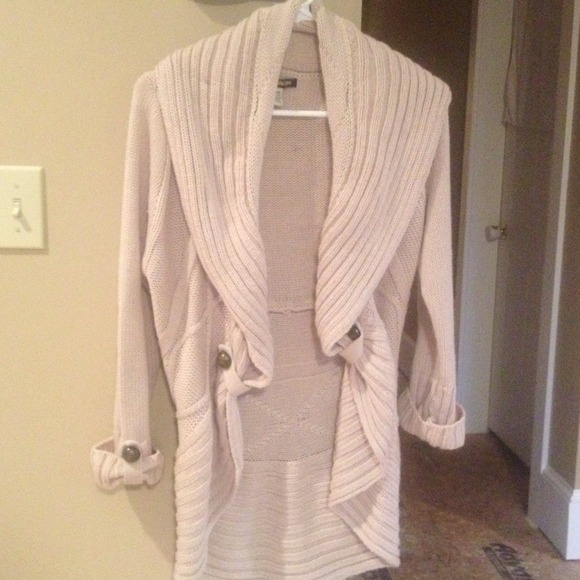 love by deaign Sweaters - 🌟🌟HOLD🌟🌟Beautiful cream sweater. Warm