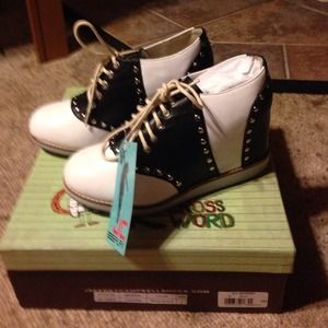 Jeffrey Cambell B & W modern saddle shoes size 7