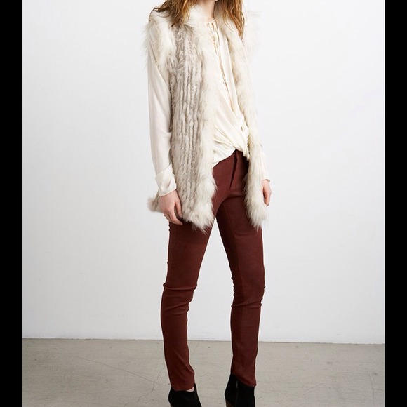 💖HOST PICK💖 Rabbit Fur Vest - Picture 2 of 3