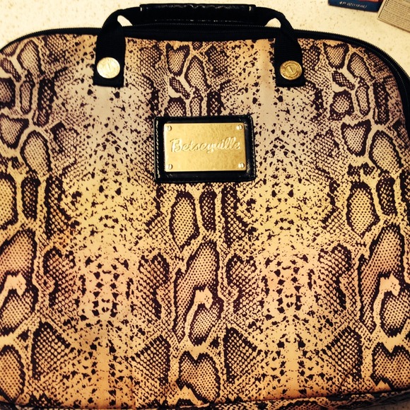 Bestey Johnson(betseyville)laptop bag💼