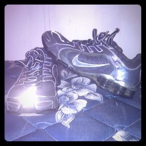 ♡SOLD-- Black Nike Shox