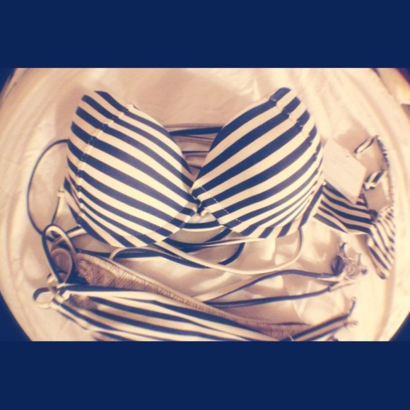 ❌SOLD❌or trade (NWT) Acacia swimwear - Navy/Creme - Picture 3 of 3