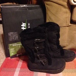 Earth brand vegan ergonomic black zip up boots