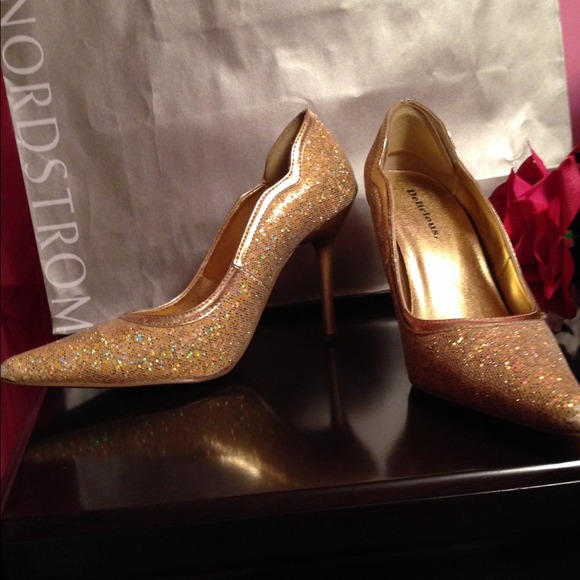 Delicious Shoes - Delicious Gold Glitter Pointed Toe Pumps (5.5)