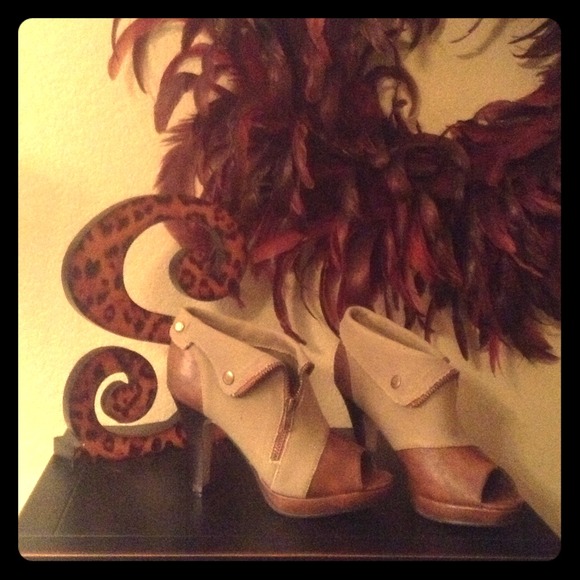 CUTE HEEL BY MADDEN GIRL TAN AND BROWN WITH ZIPPER