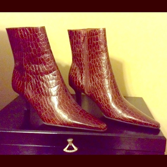 Brown pointed toe boots