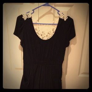 🚫SOLD IN BUNDLE Adorable black dress with lace!