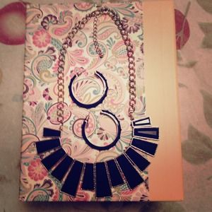***SOLD LOCAL***Black Necklace and earrings set