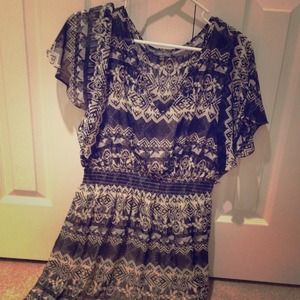 🚫SOLD IN BUNDLE Adorable flowy dress.