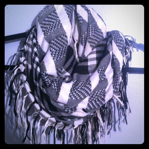 Black and white scarf