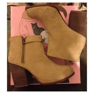 Trafaluc Zara wedge boots size 7