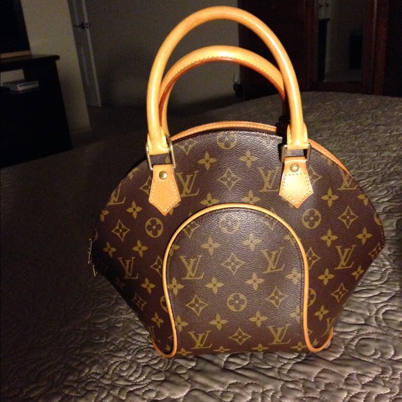 🎈SOLD🎈Authentic Louis Vuitton ellipse PM