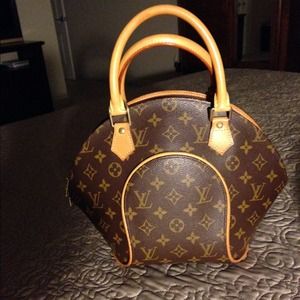 🎈SOLD🎈Authentic Louis Vuitton ellipse PM