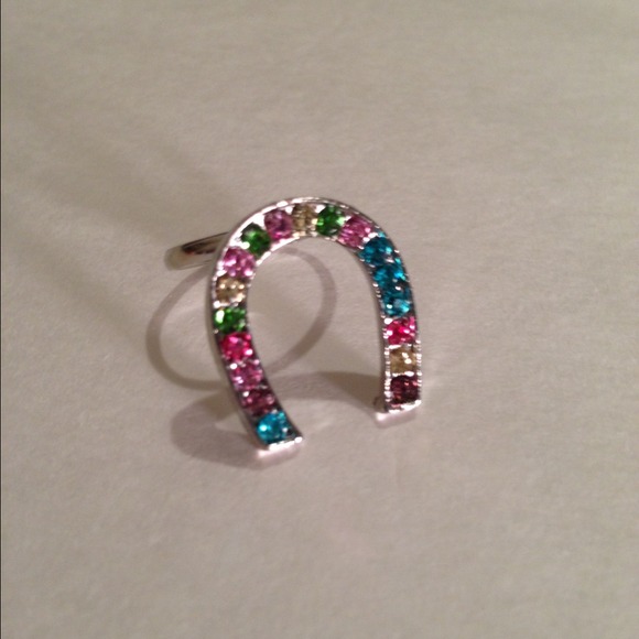 Horse shoe ring