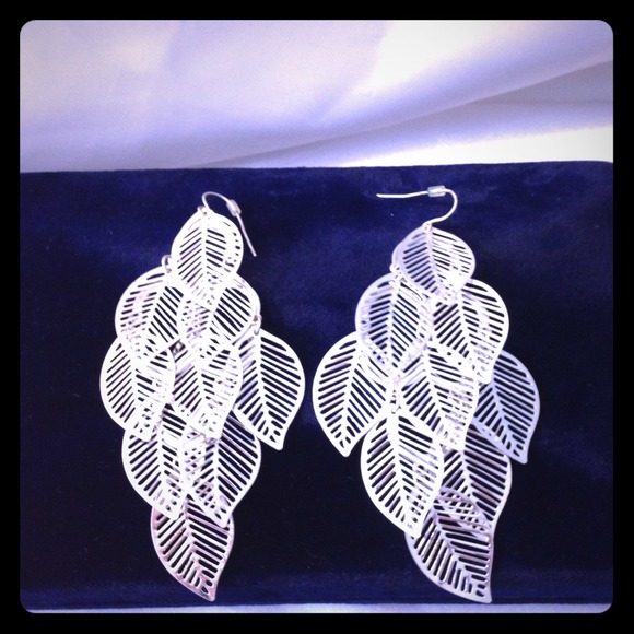 Silver Feathered Dangle Earring