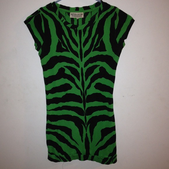 Green & Black Top! 💚