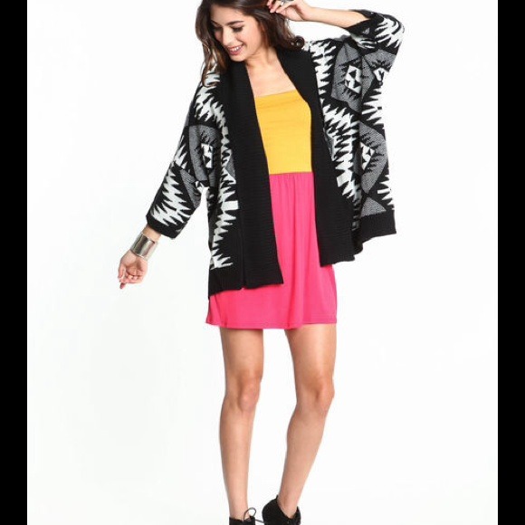 ⚡️SOLD OUT⚡️Oversized Tribal Print Cardigan - Picture 2 of 4