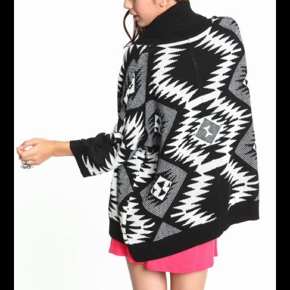 ⚡️SOLD OUT⚡️Oversized Tribal Print Cardigan - Picture 4 of 4