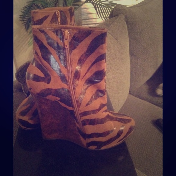*Hot* Jam Ming Giraffe ankle wedge boot or shoe.