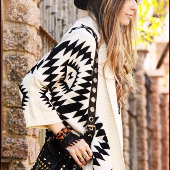 Over Sized Aztec Bat Wing Sweater Cartigan - Picture 1 of 4