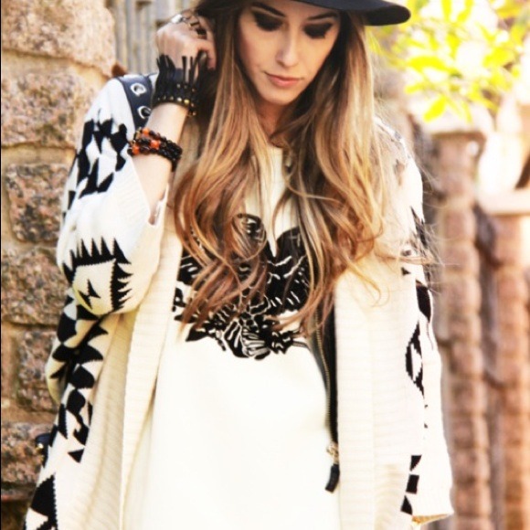 Over Sized Aztec Bat Wing Sweater Cartigan - Picture 4 of 4