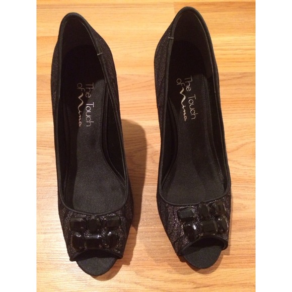 Sexy but Classy Lace High Heels (size 8.5) - Picture 2 of 4