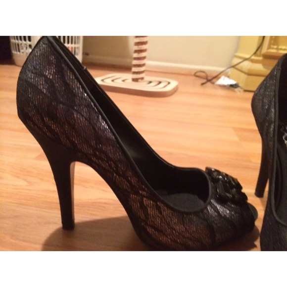 Sexy but Classy Lace High Heels (size 8.5) - Picture 3 of 4