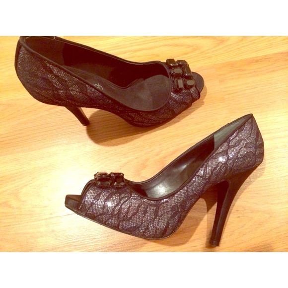 Sexy but Classy Lace High Heels (size 8.5) - Picture 1 of 4