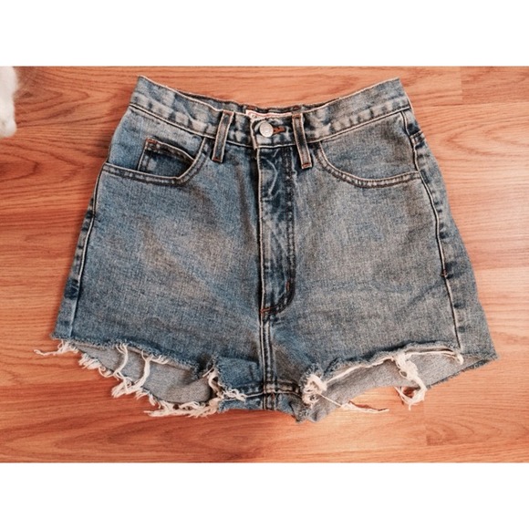 Vintage Guess High Waisted Shorts - Picture 3 of 4