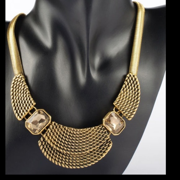 Collar Pendant Necklace - Picture 3 of 4