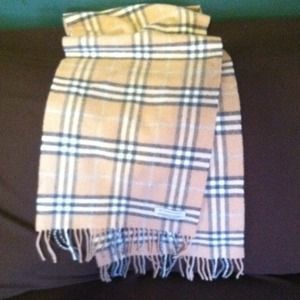 SOLD IN BUNDLE 💯Authentic Burberry scarf