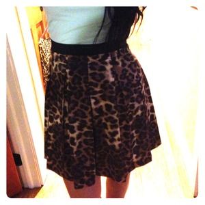 Leopard high waisted pleated skirt