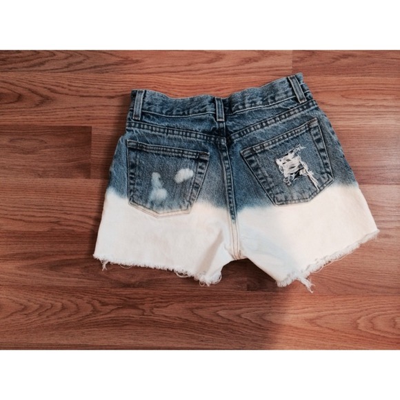 Ombré High Waisted Jean Shorts Size 2 - Picture 3 of 3