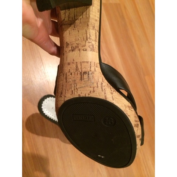 Black Front Knot High Heels Size 9.5 - Picture 3 of 3