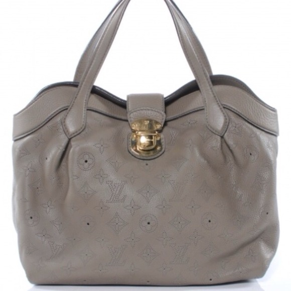 SOLD 📛 🎀 SOLD OUT LouisVuitton Mahina Cirrus🎀
