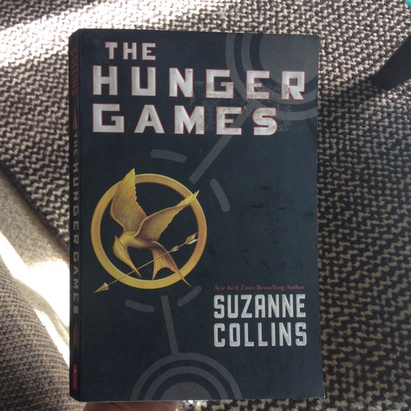 The Hunger Games (book 1) - Picture 2 of 2
