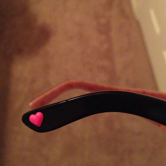 ✨Bundled✨Betsey Johnson Sunglasses - Picture 3 of 4