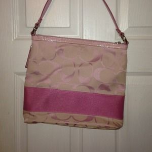 Classic c Coach bag: Valentine's Day Pink Edition