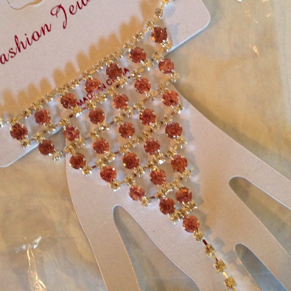 Diamond bracelet & ring attacked - Picture 2 of 4