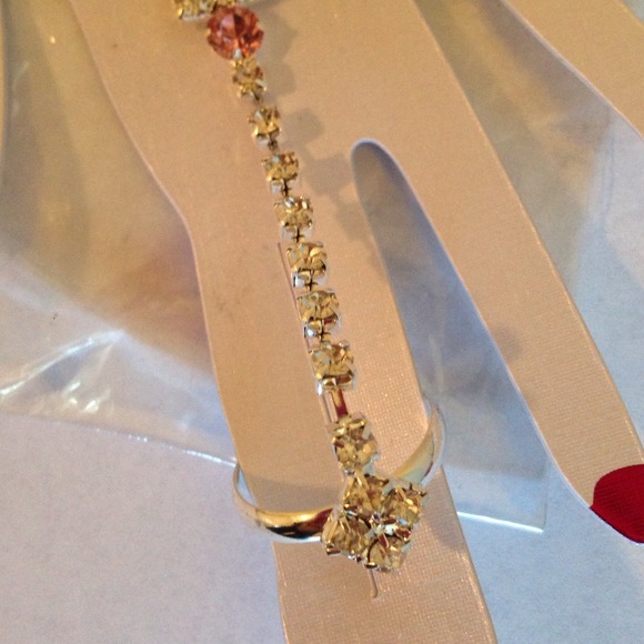 Diamond bracelet & ring attacked - Picture 3 of 4