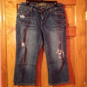 Distressed hydraulic capris