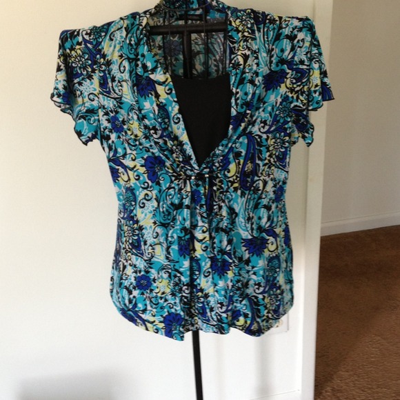 SOLD NWOT PRETTY TOP
